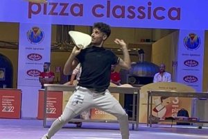 pizza portafoglio manuno brescia caserta
nicola matarazzo campione mondiale pizza acrobatica