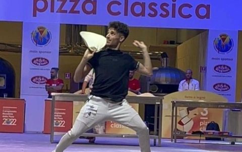 pizza portafoglio manuno brescia caserta nicola VINCE matarazzo campione mondiale pizza acrobatica